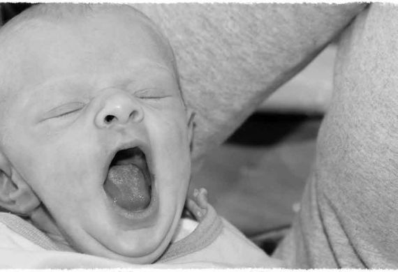 baby-yawn